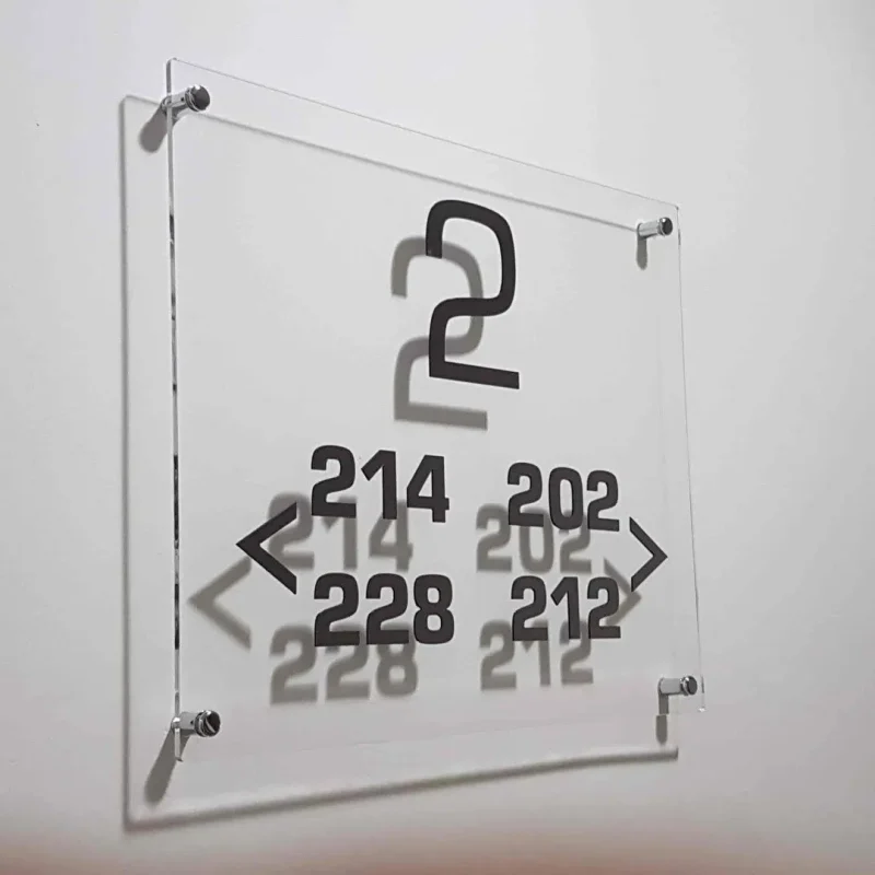 Targa+piani+in+plexi+trasp+e+metallaser+argento-1920w